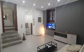 Domus Odeon La Casa Nel Parco Archeologico Di Catania